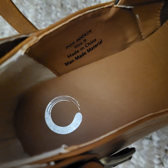 Black and Tan Mules with Chunky Wooden Heel - Picture 7 of 10